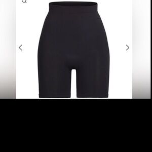 Skims sculpting shorts w open gusset